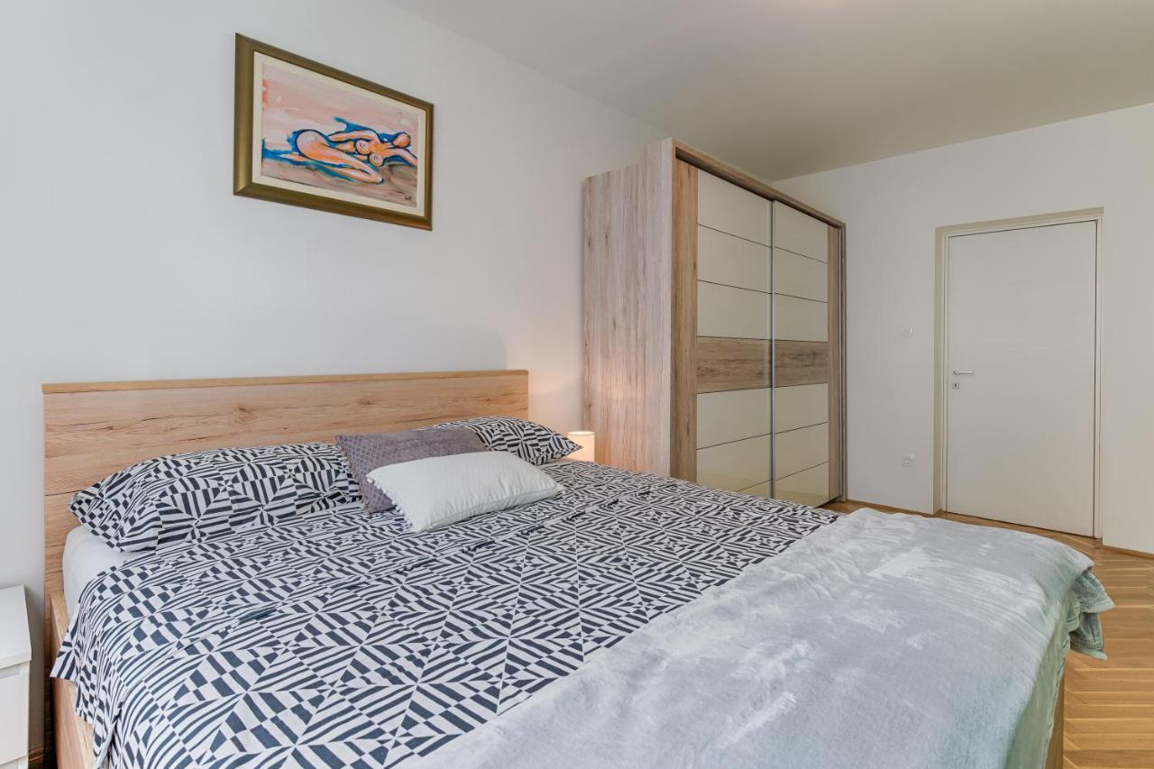 Two Bedroom Apartment Paris Rijeka Exterior photo
